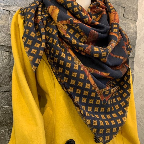 Gorgeous Vintage Aris Isotoner Scarf - Picture 3 of 6